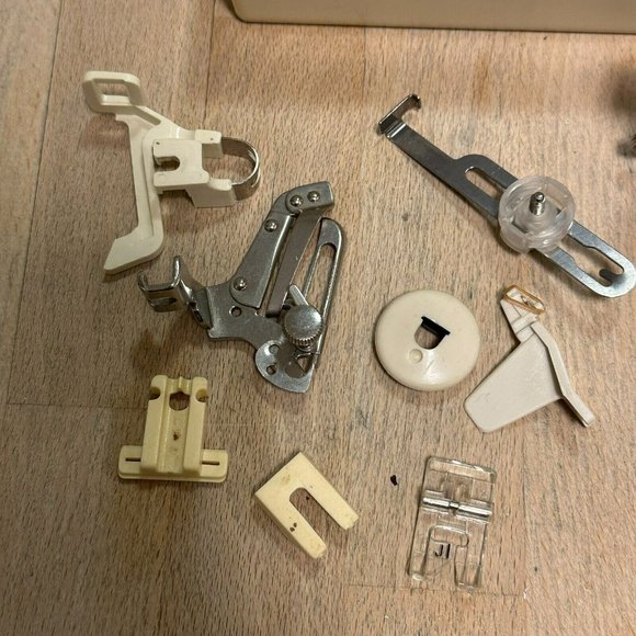 Vintage Singer Sewing Machine Attachments with White Singer Case - Picture 4 of 7